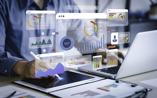 Analyst using HROS for strategic HR management